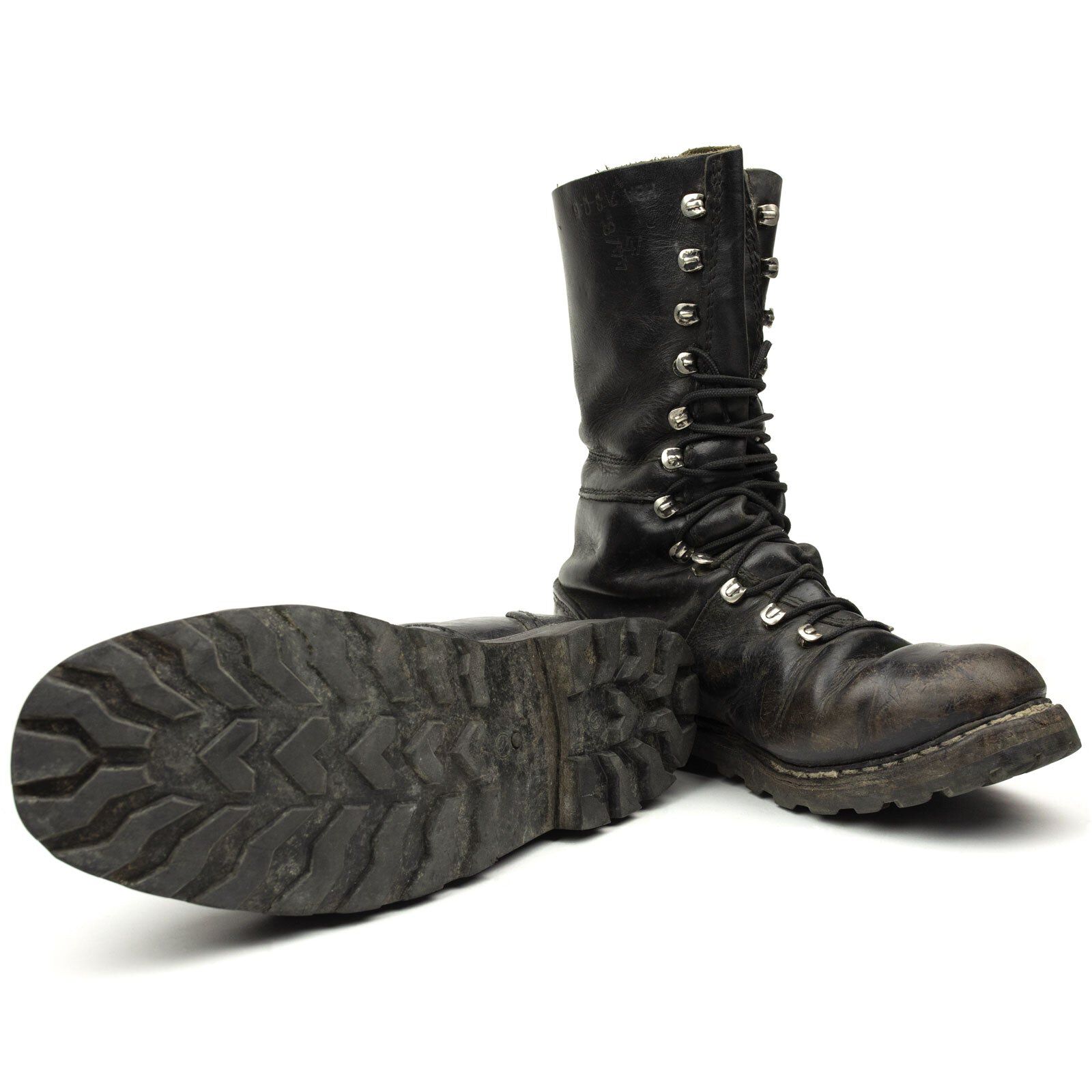 Austrian ranger deals combat boots